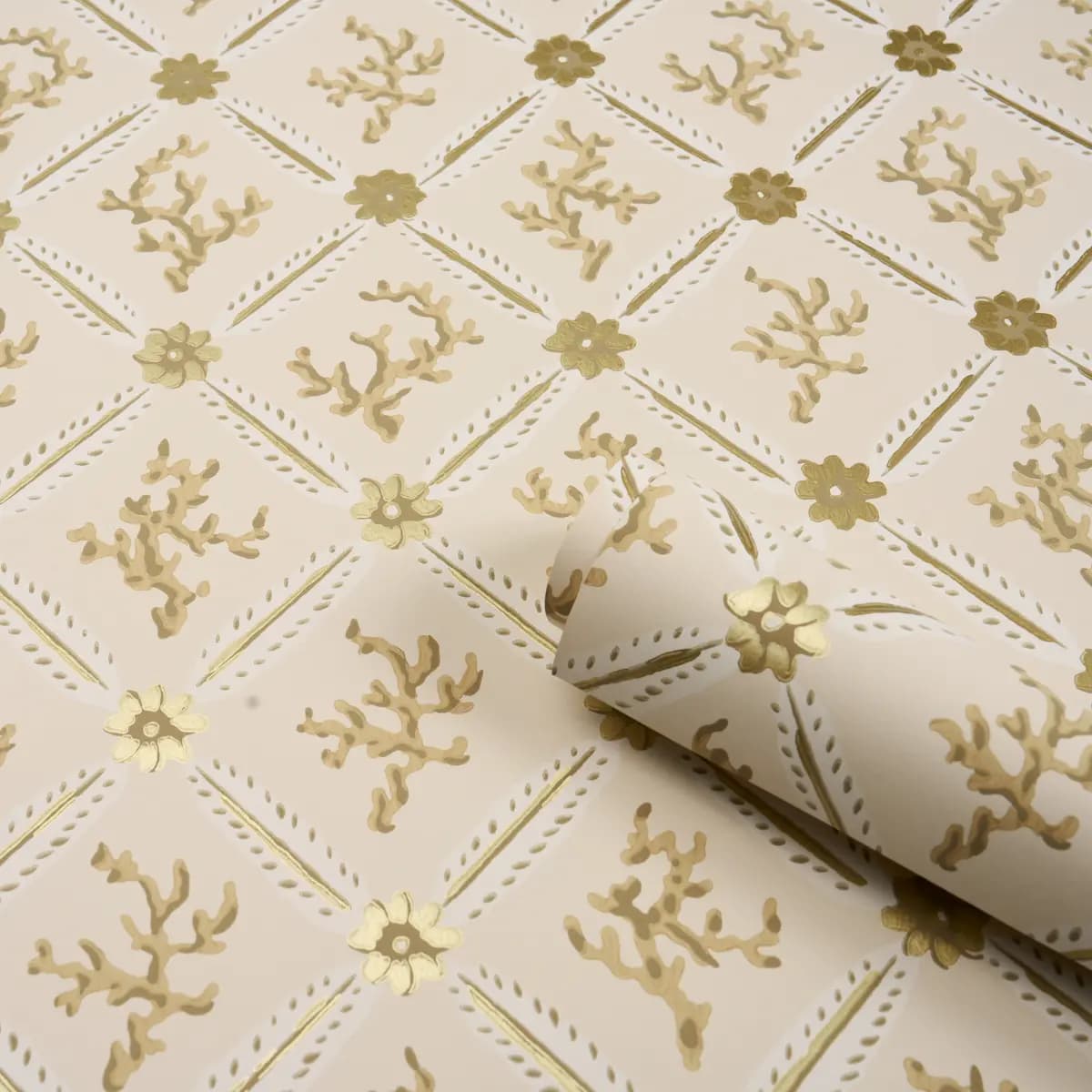 Corail Leaf Trellis_ CHAMPAGNE