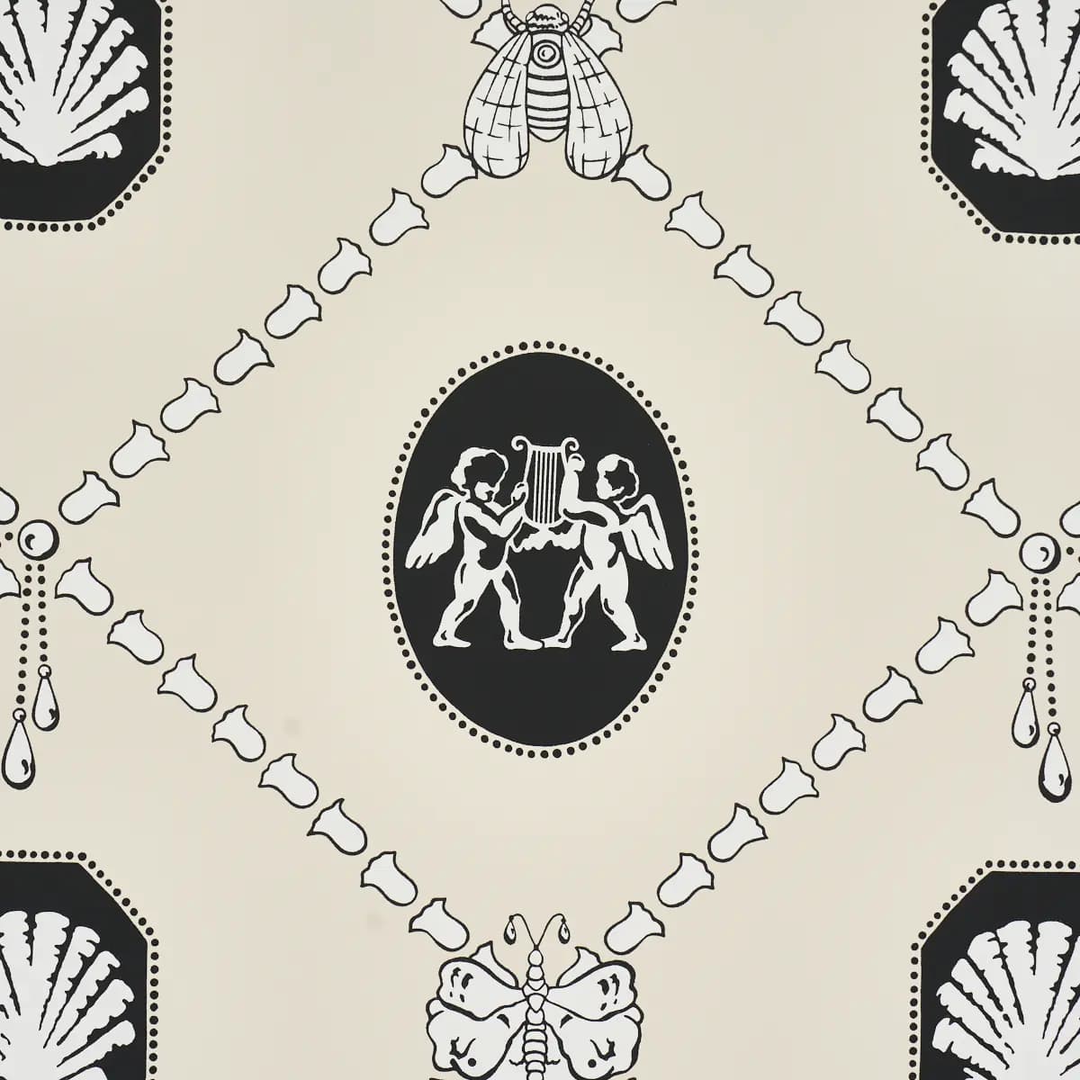 Edith_ BLACK & IVORY