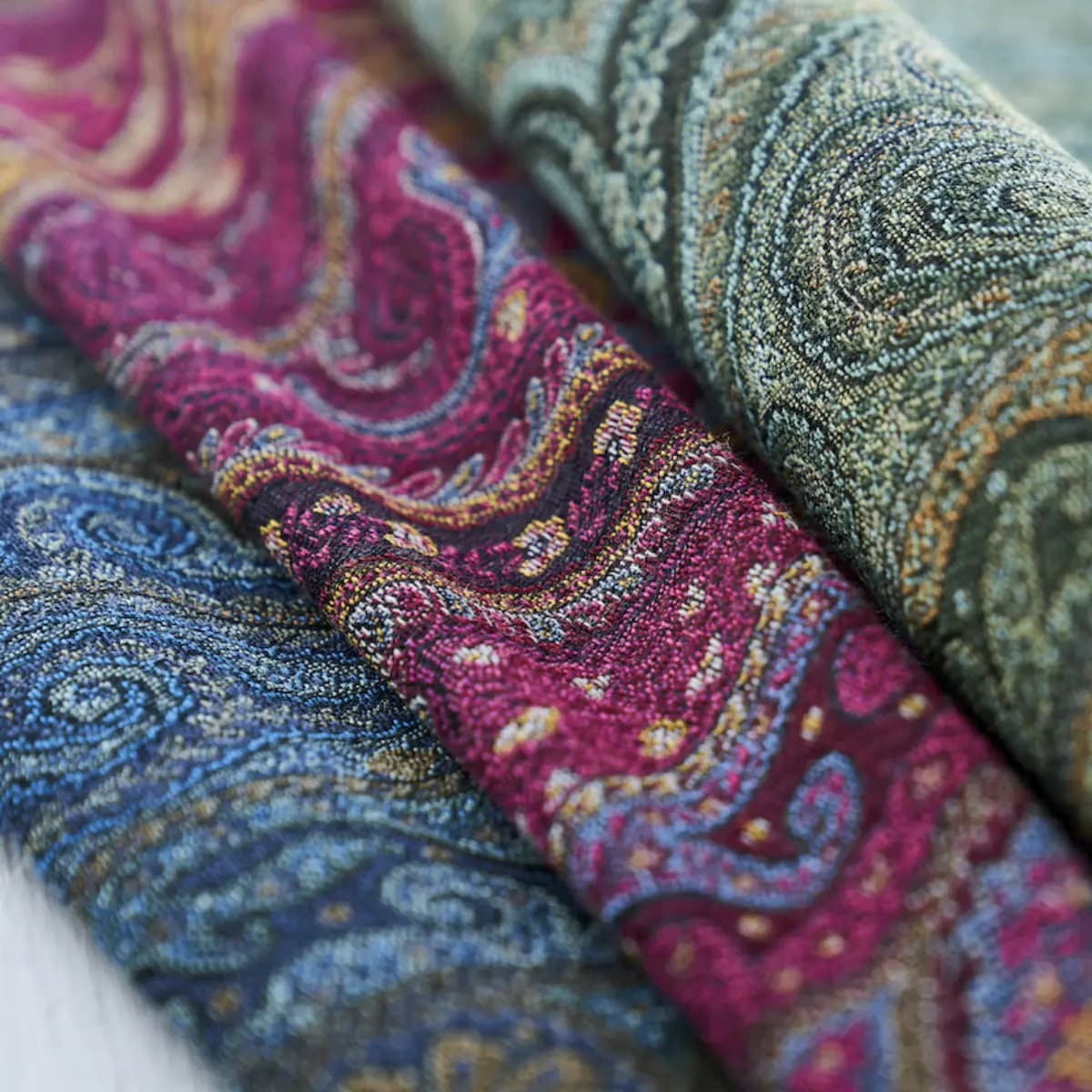 CHATELAINE PAISLEY_ BLUE