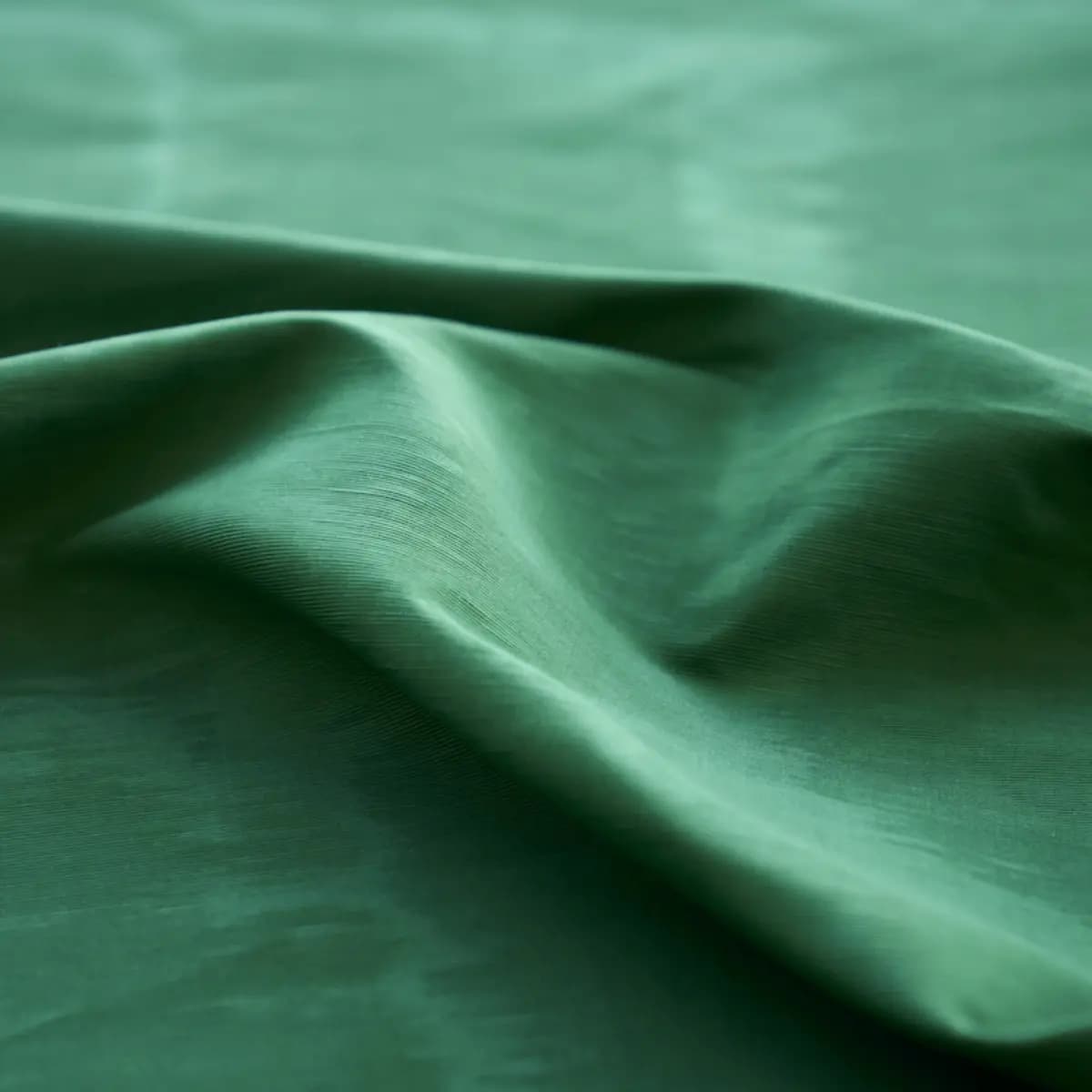 INCOMPARABLE MOIRÉ_ EMERALD