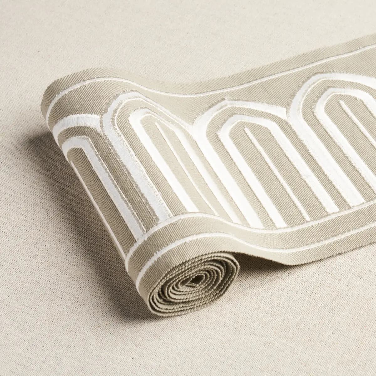 ARCHES EMBROIDERED TAPE WIDE_ TAUPE