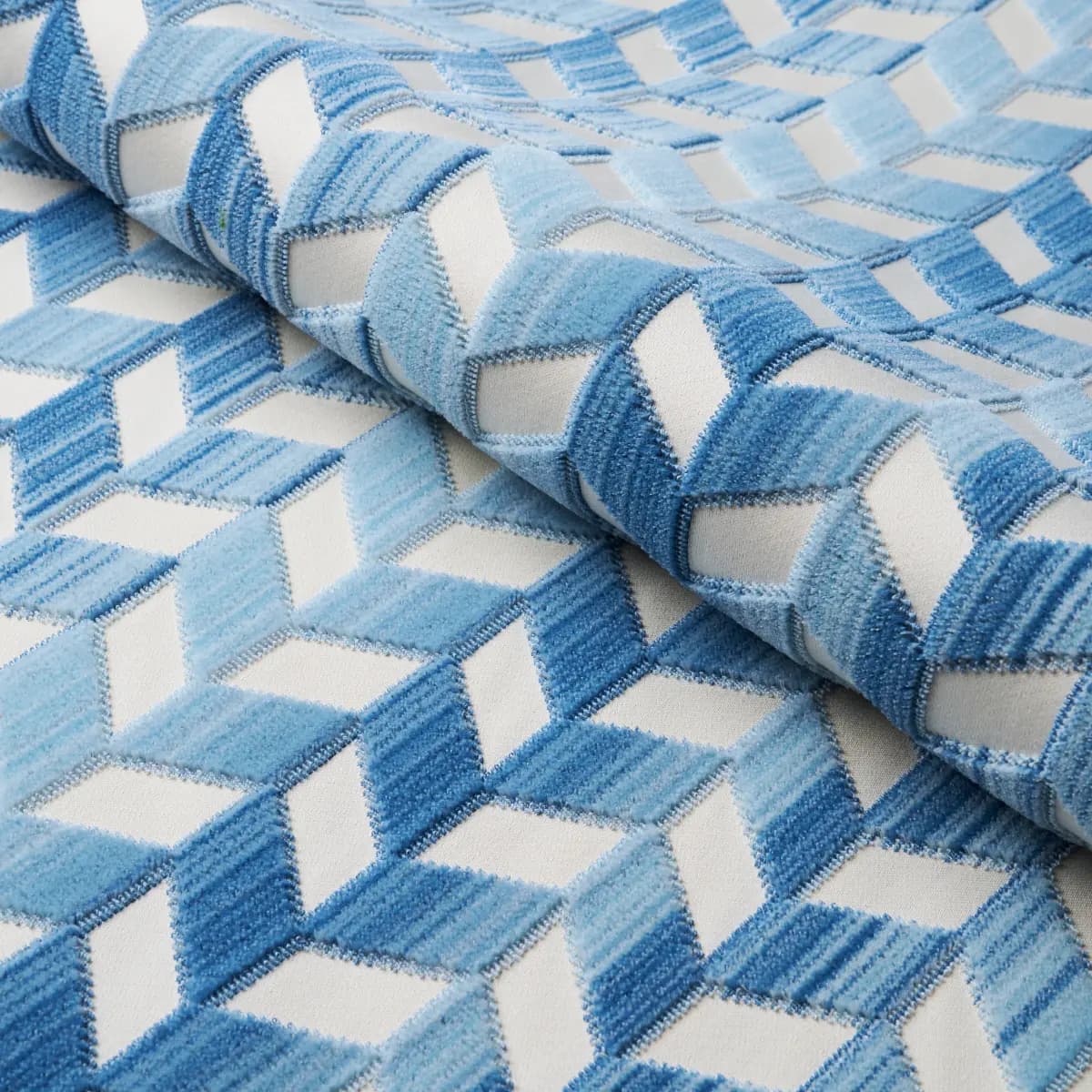 CHEVRON STRIÉ VELVET_ PORCELAIN