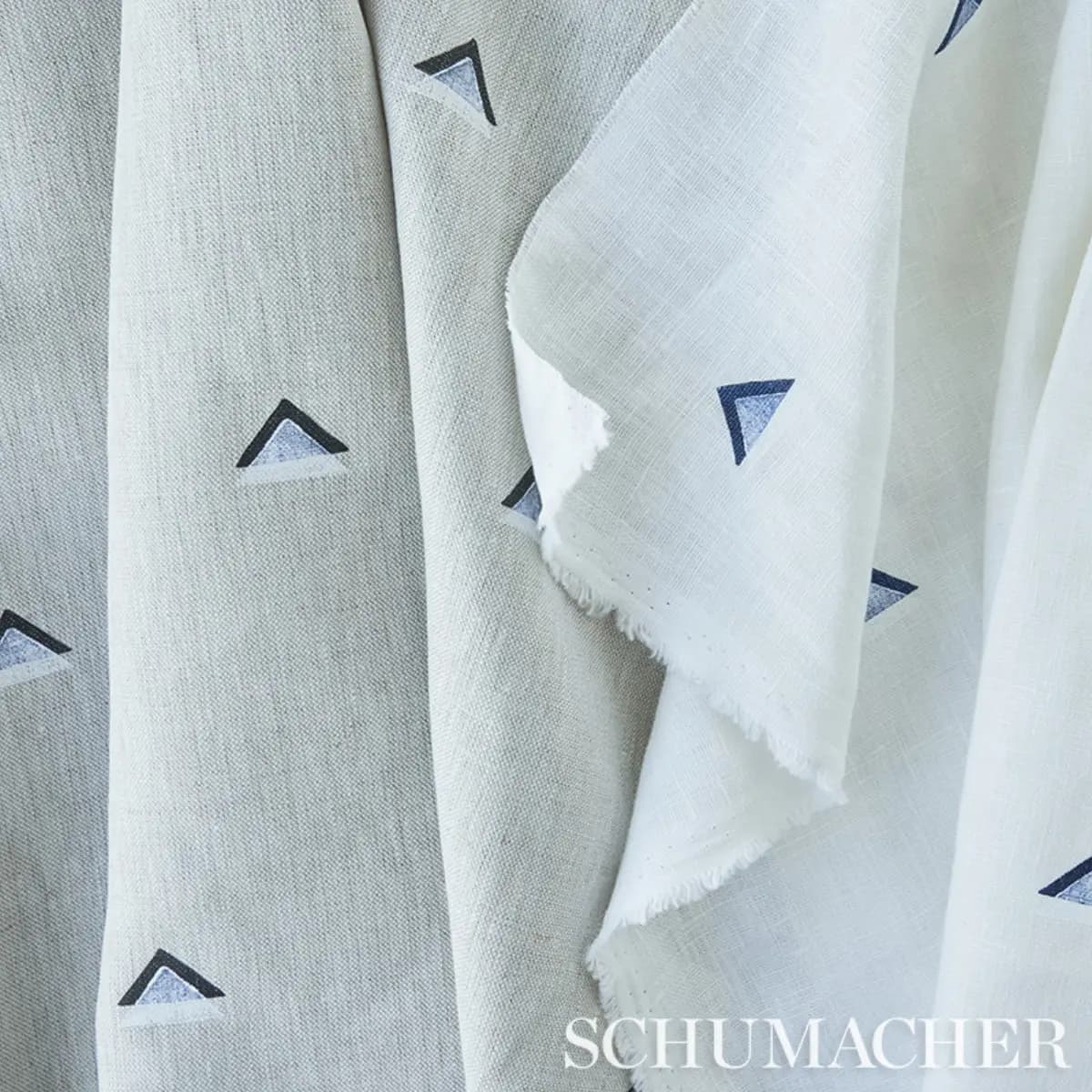 OVERLAPPING TRIANGLES HAND PRINT_ NAVY & WHITE