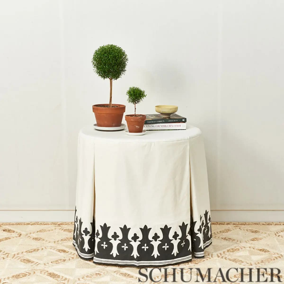 BERGAMA APPLIQUÉ_ CARBON & IVORY