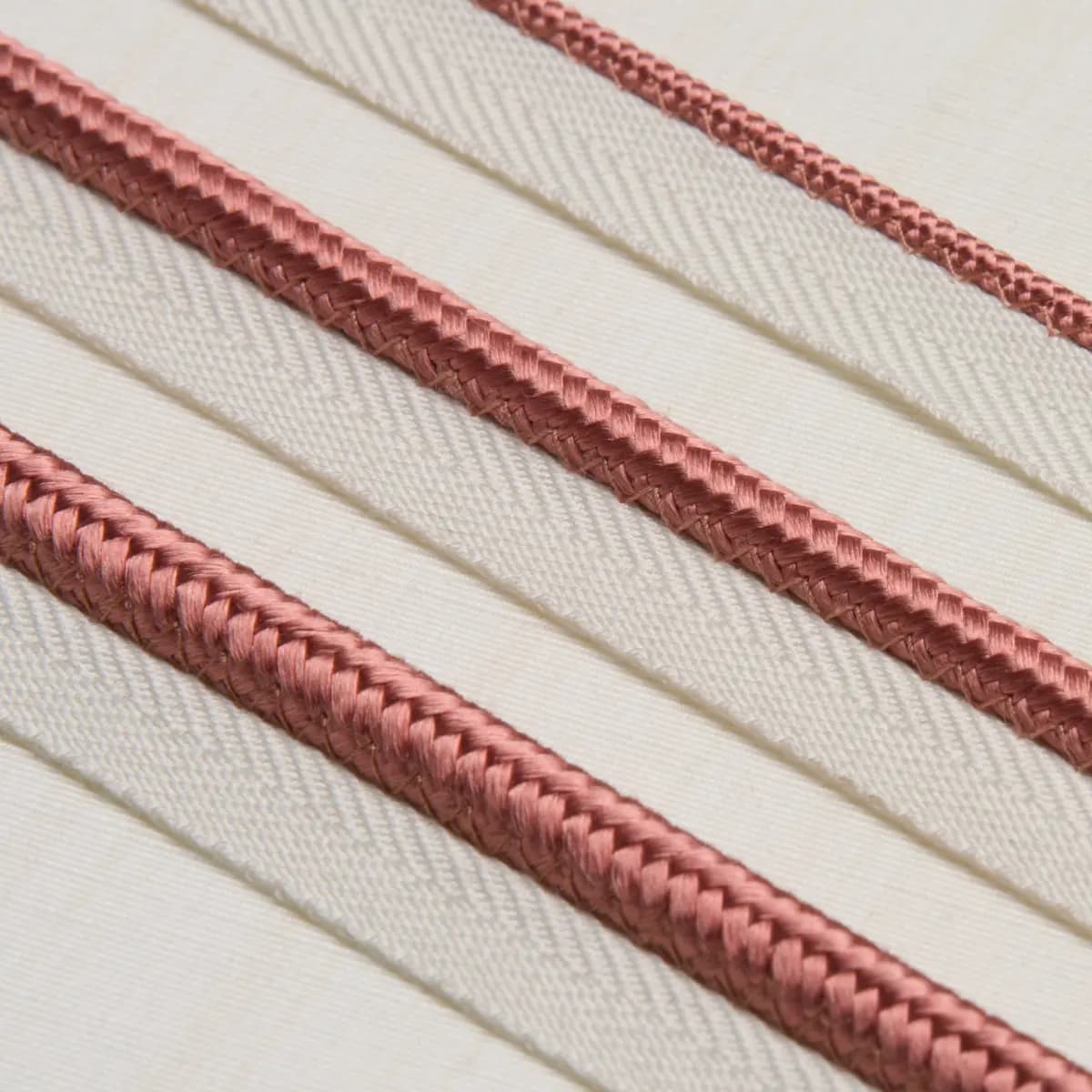 GUSTAVE SILK LIP CORD NARROW_ CORAL