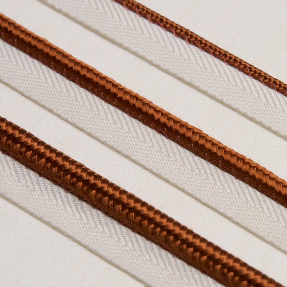 GUSTAVE SILK LIP CORD MEDIUM_ SPICE
