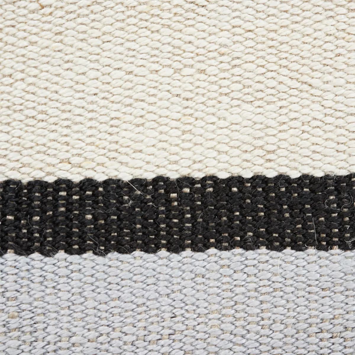 ILE SAINT-LOUIS WIDE TAPE_ WHITE BLACK & SILVERY BLUE