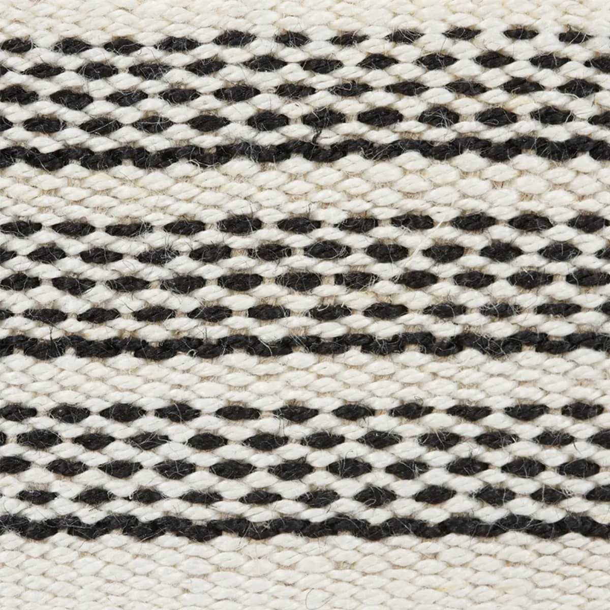 AGNES MEDIUM TAPE_ WHITE & BLACK