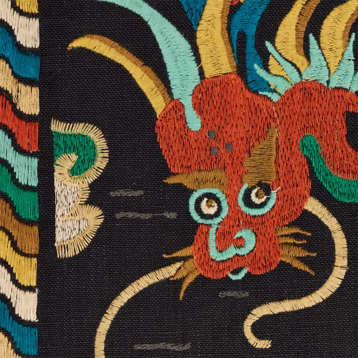 LOTAN DRAGON EMBROIDERY_ BLACK