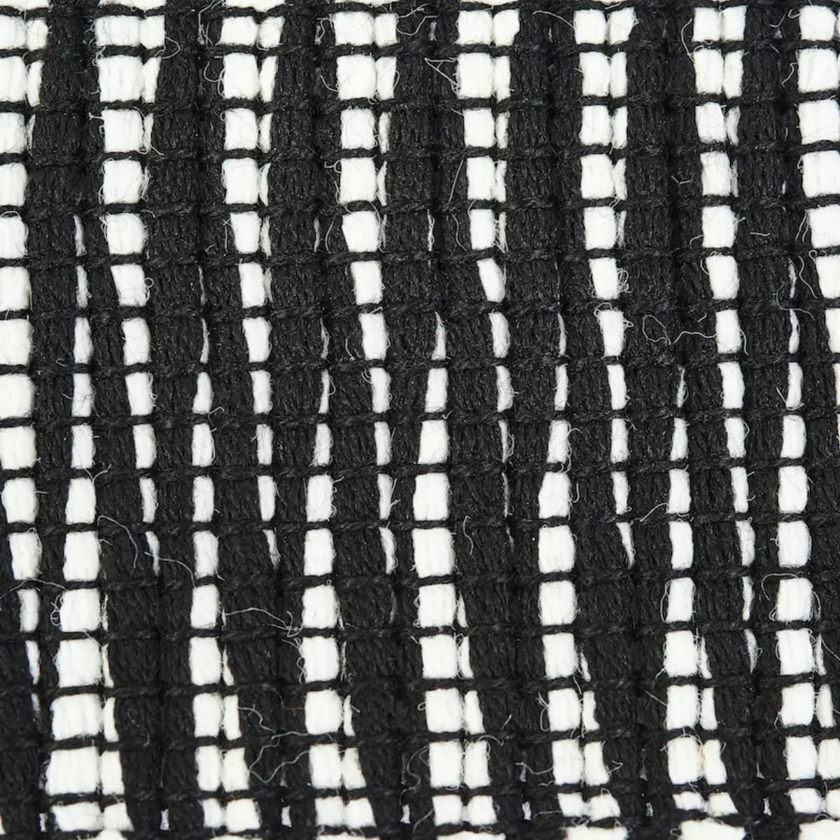 PIERCE TAPE INDOOR/OUTDOOR_ BLACK