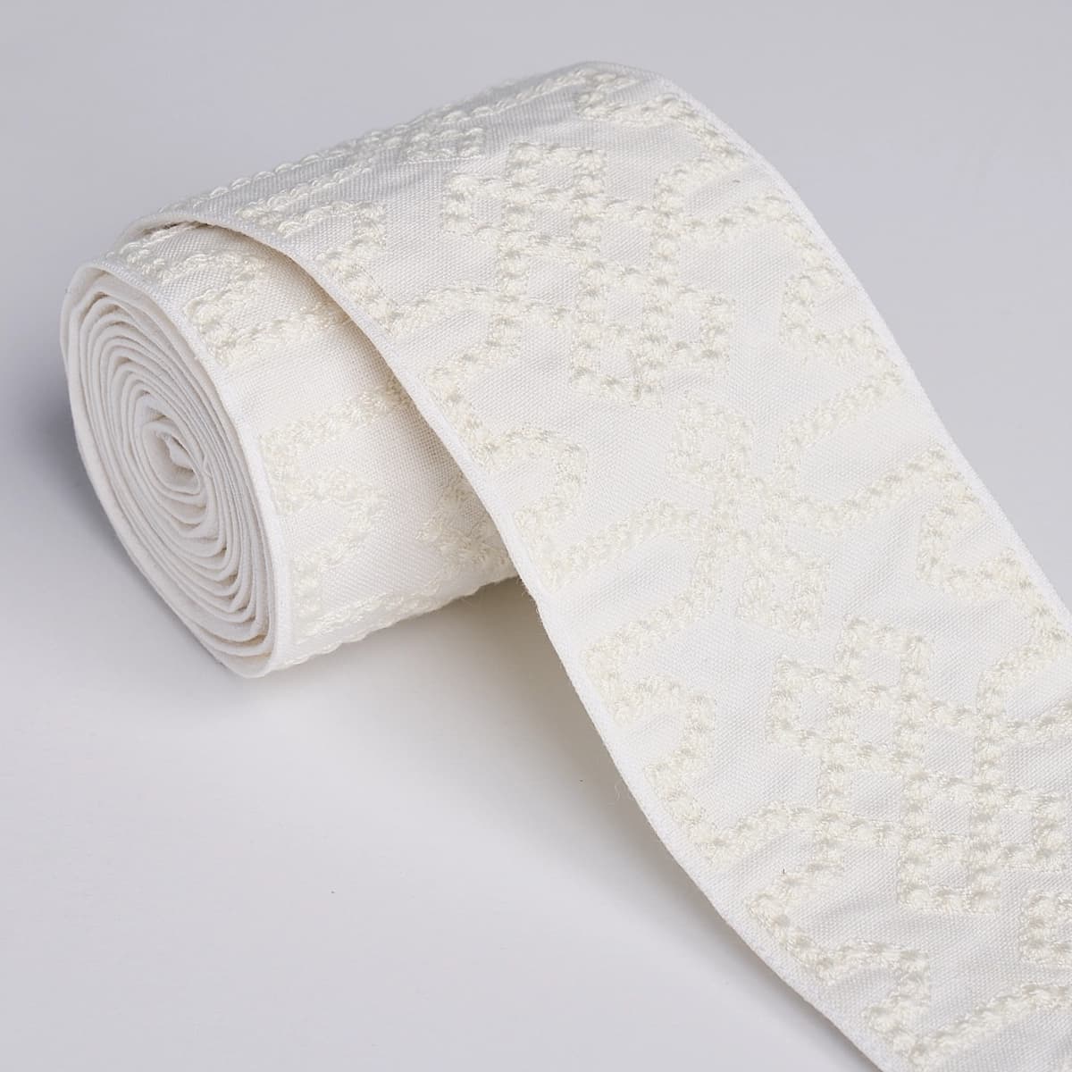 KNOTTED TRELLIS TAPE_ WHITE ON WHITE