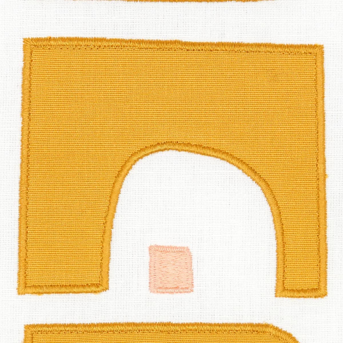 DEN APPLIQUÉ_ OCHRE