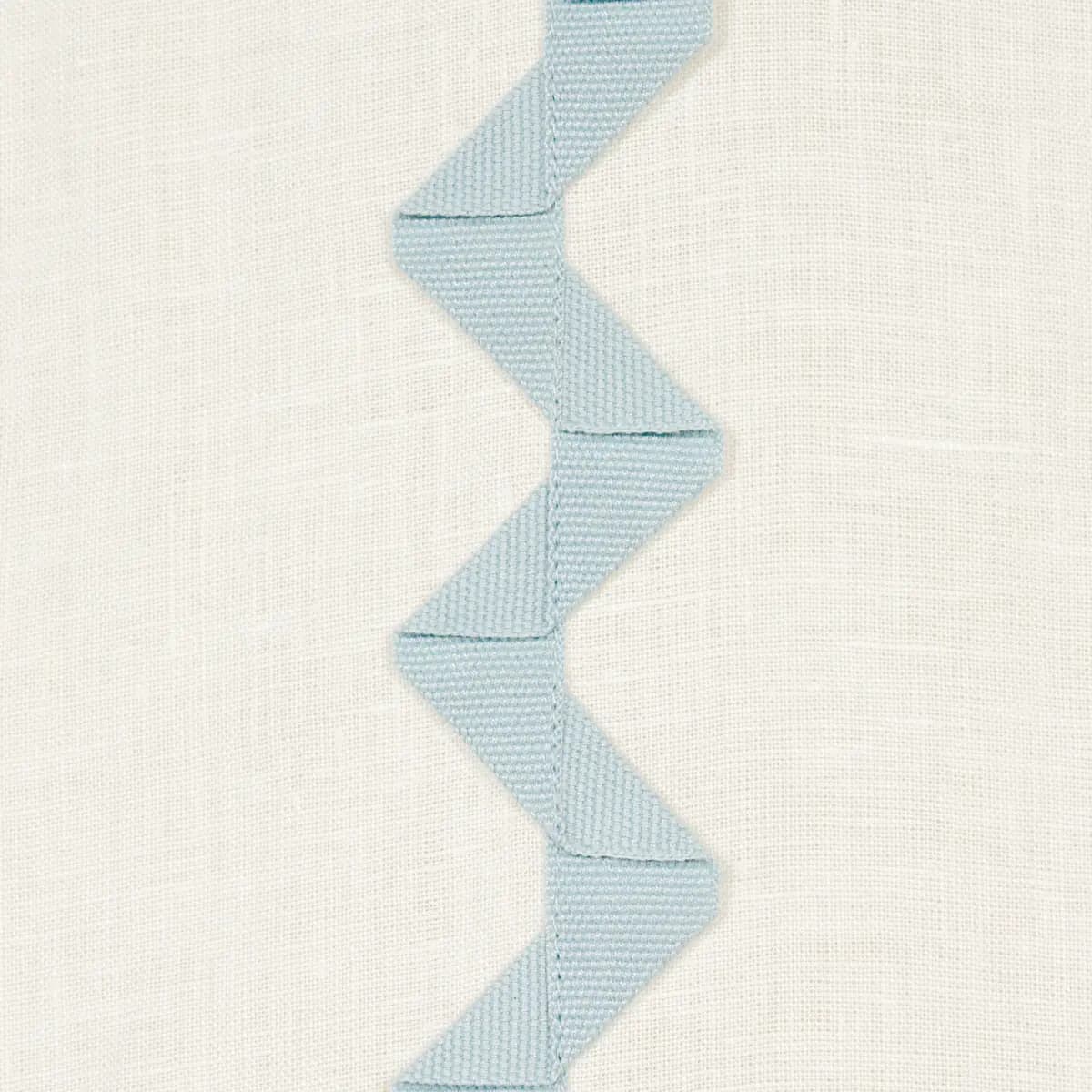 LAZARE APPLIQUÉ_ SKY ON IVORY