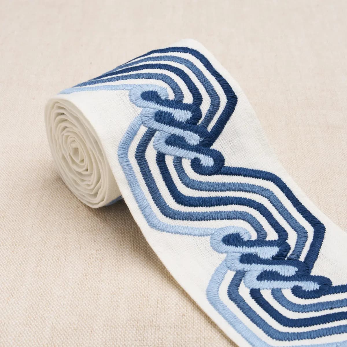 THE TWIST EMBROIDERED TAPE_ BLUE
