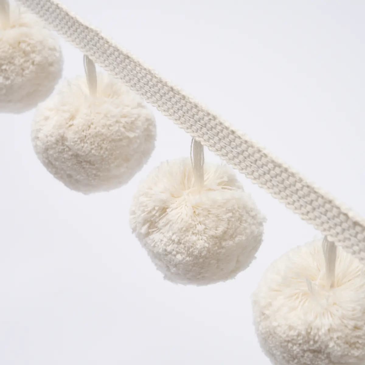 POM POM TRIM_ IVORY