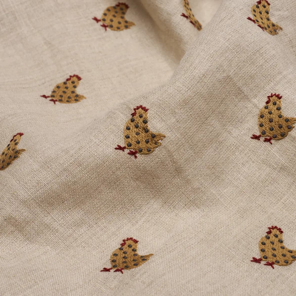 BETSY'S CHICKEN EMBROIDERY_ NATURAL