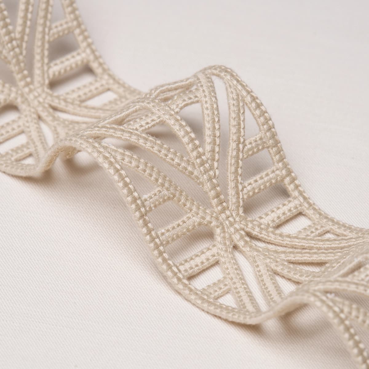 DIAMOND LATTICE_ TAUPE