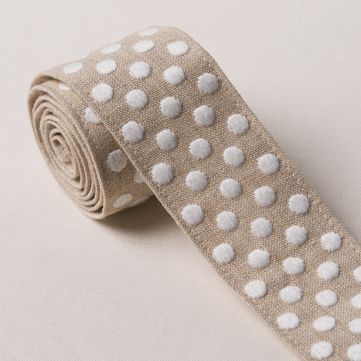 DOTTED EMBROIDERED TAPE_ NATURAL