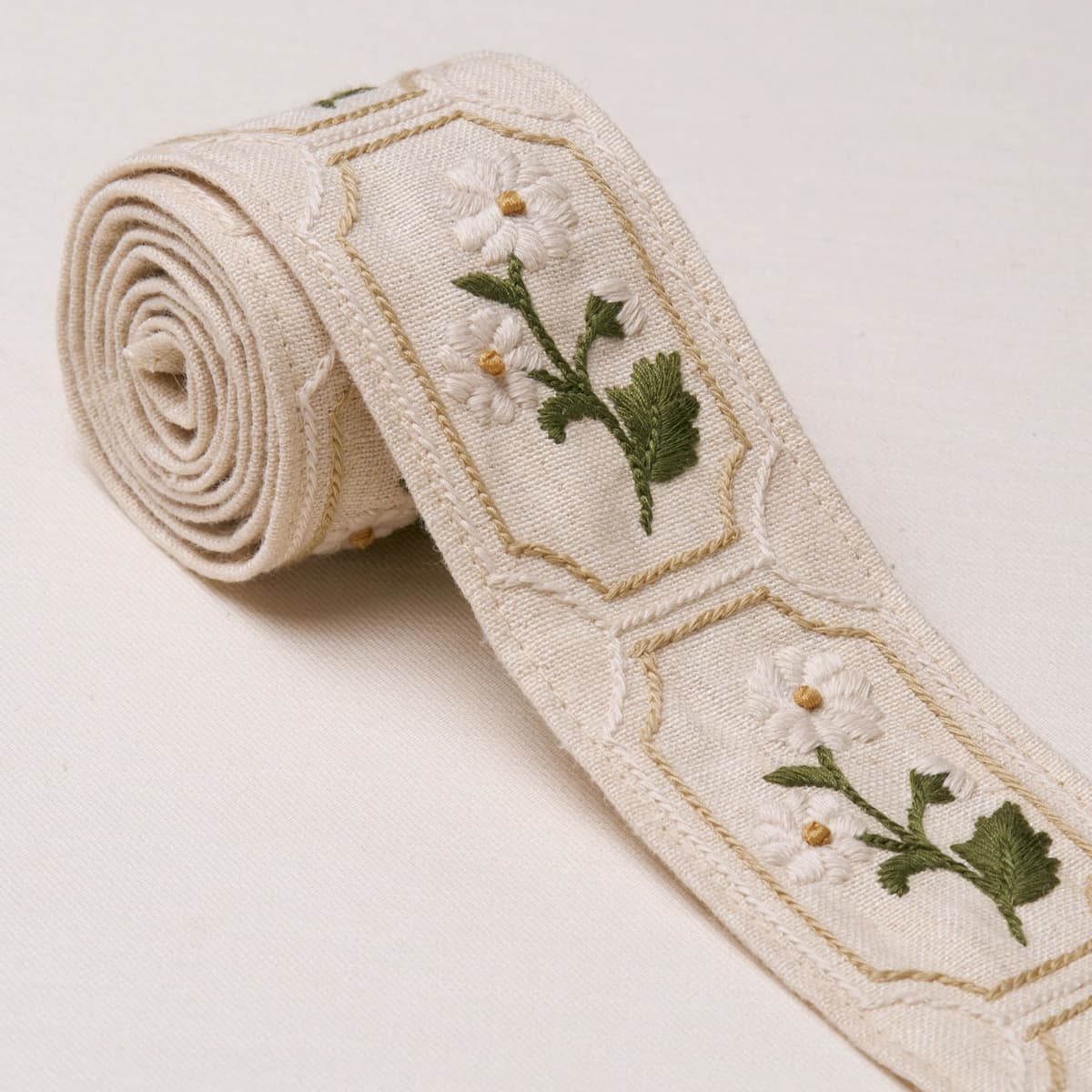 JOLIE HAND EMBROIDERED TAPE_ NEUTRAL