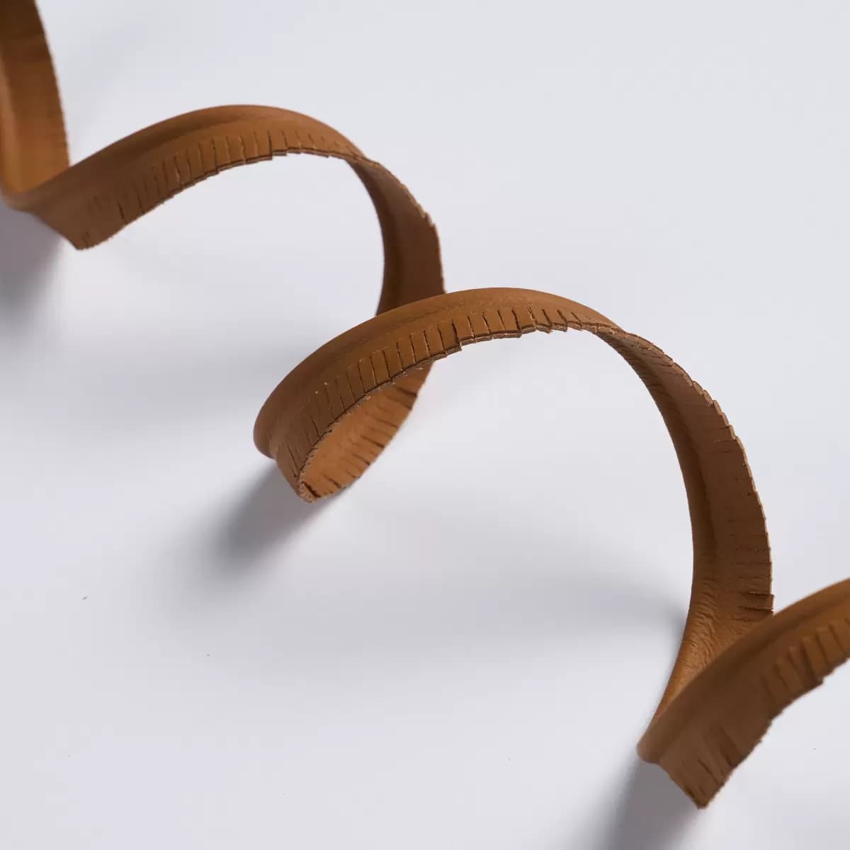 BURNHAM NARROW LEATHER PIPING_ CAMEL
