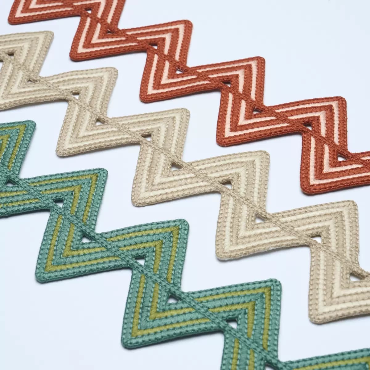 MESMERIC TRIM_ SAND