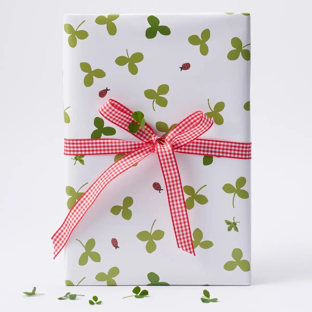 Celia Clover Wrapping Paper_ IVORY