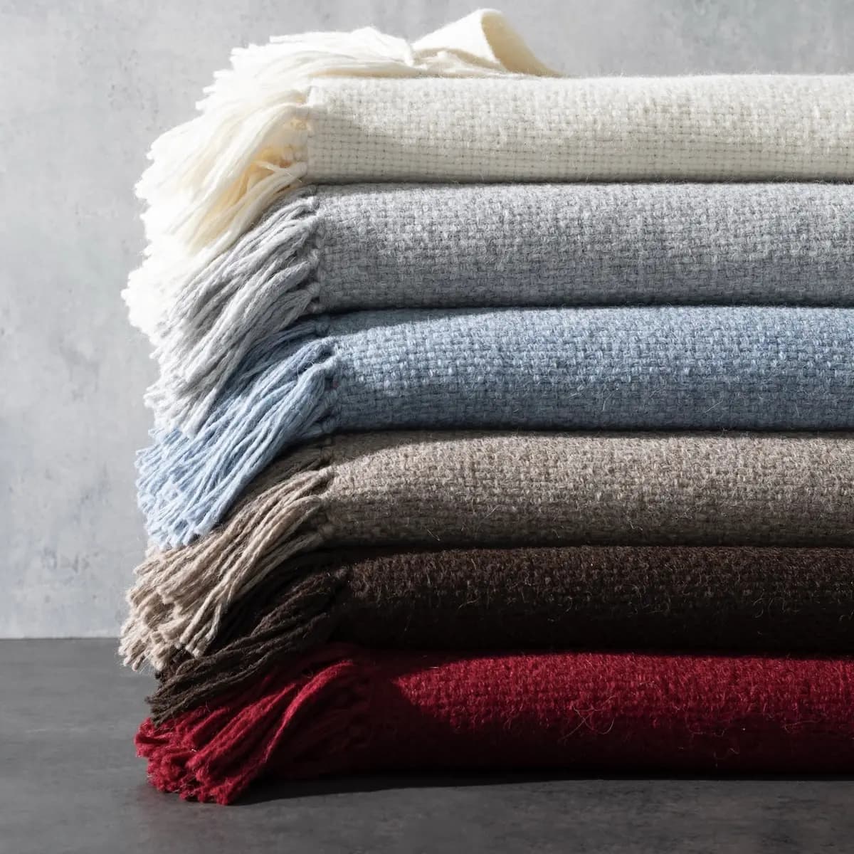 Lanza Throw_ SABLE