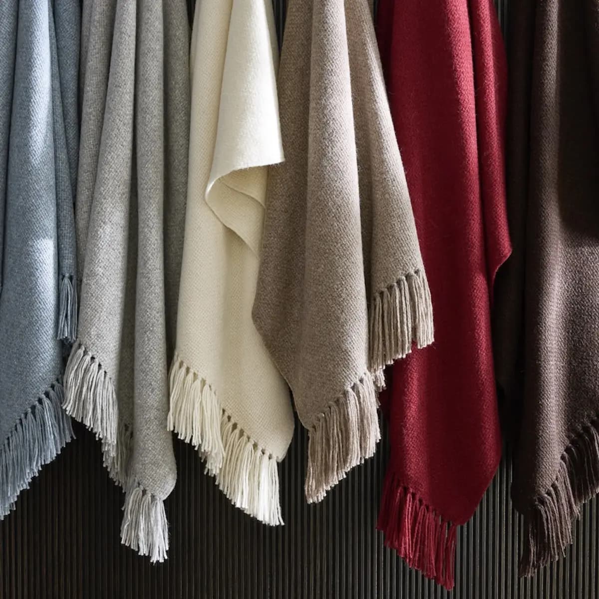 Lanza Throw_ SABLE