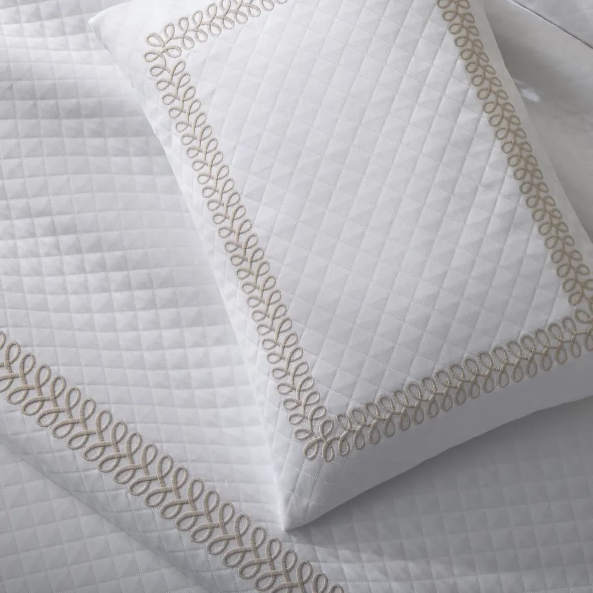 Astor Braid Matelassé Coverlet_ GRASS
