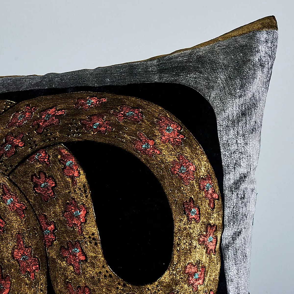 Gilded Serpiente Velvet Pillow_ BLACK