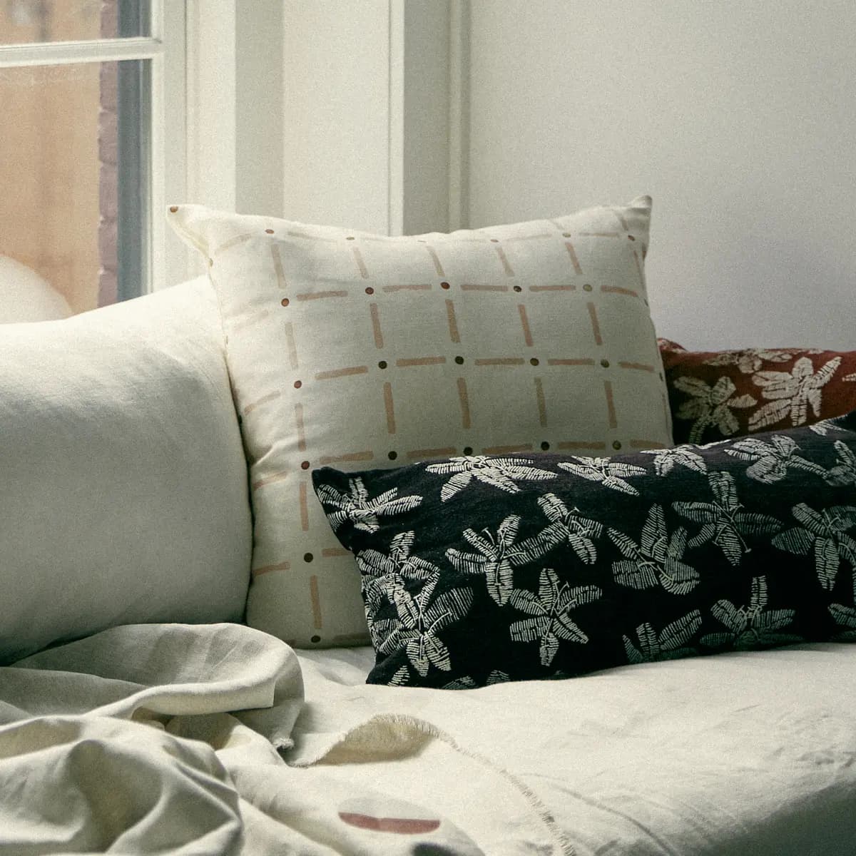 Hibiscus Pillow_ PLUM