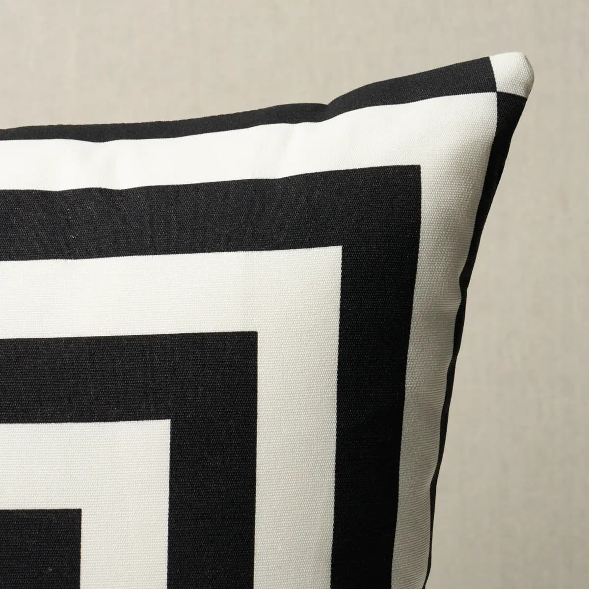 Roxbury I/O Pillow_ BLACK
