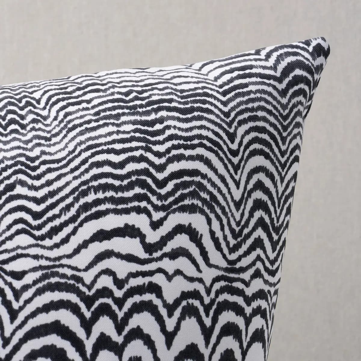 Ink Wave Print I/O Pillow_ BLACK
