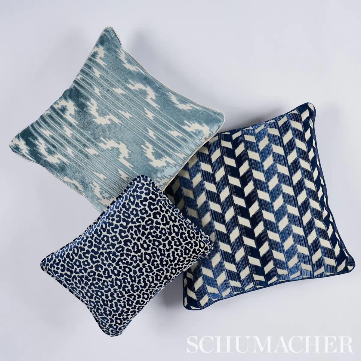 Madeleine Velvet Pillow_ MIDNIGHT