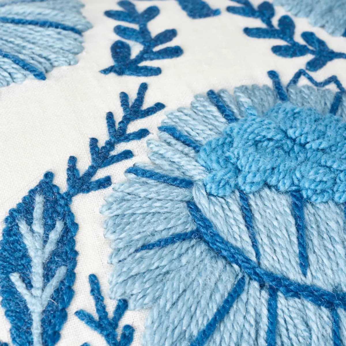 Marguerite Embroidery Pillow B_ SKY