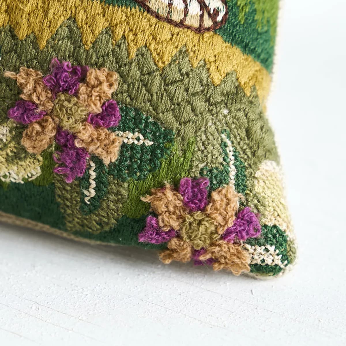 Gerry Embroidery Pillow A_ DOCUMENT