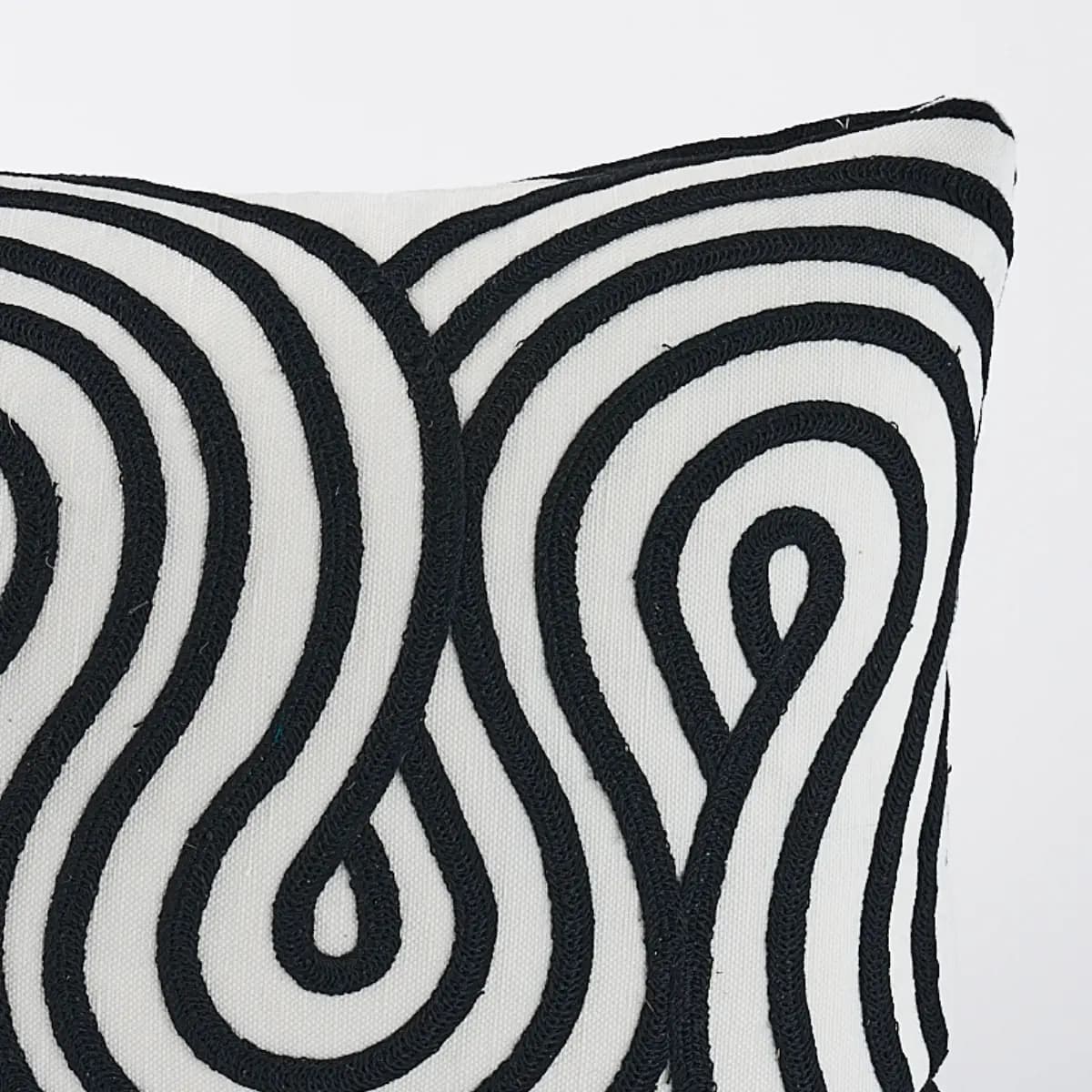 Giraldi Embroidery Pillow_ BLACK