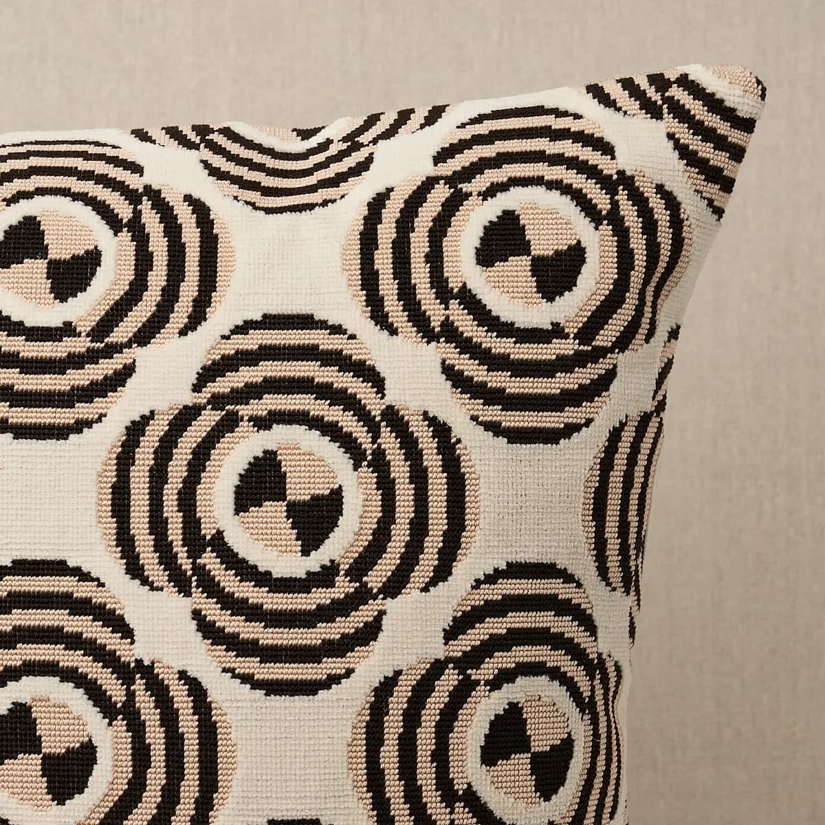 Le Moderne Cut Velvet Pillow_ NEUTRAL