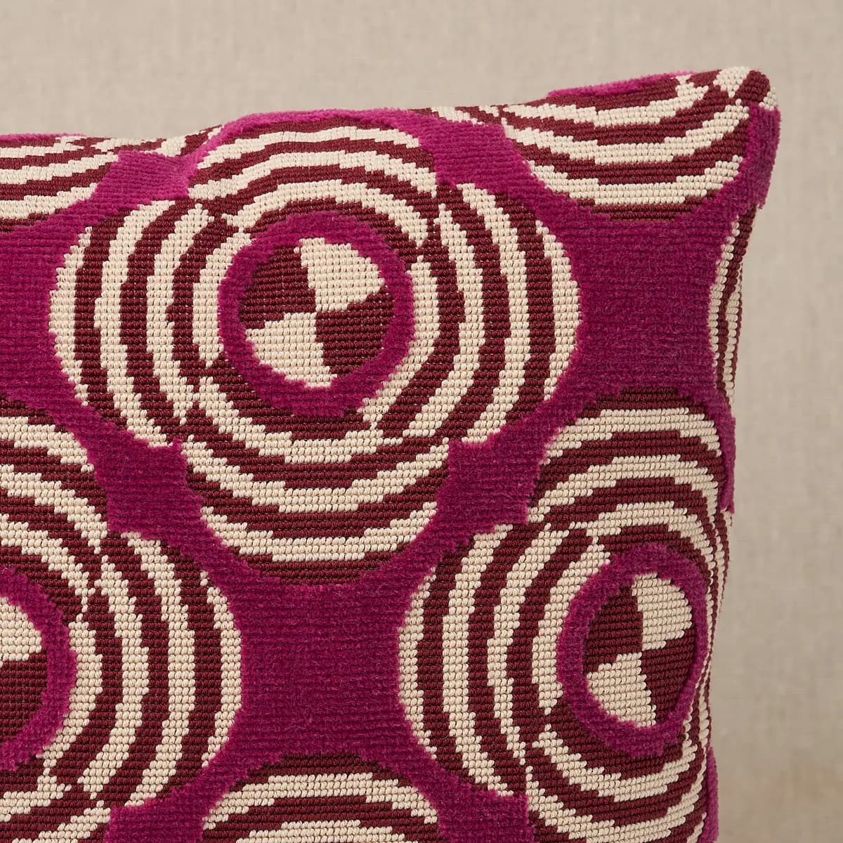 Le Moderne Cut Velvet Pillow_ MAGENTA