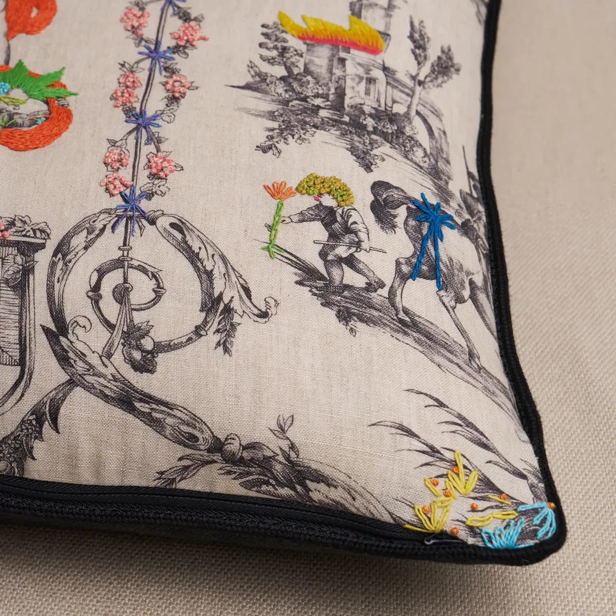 La Liberté Americaine Pillow_ MULTIVERSE