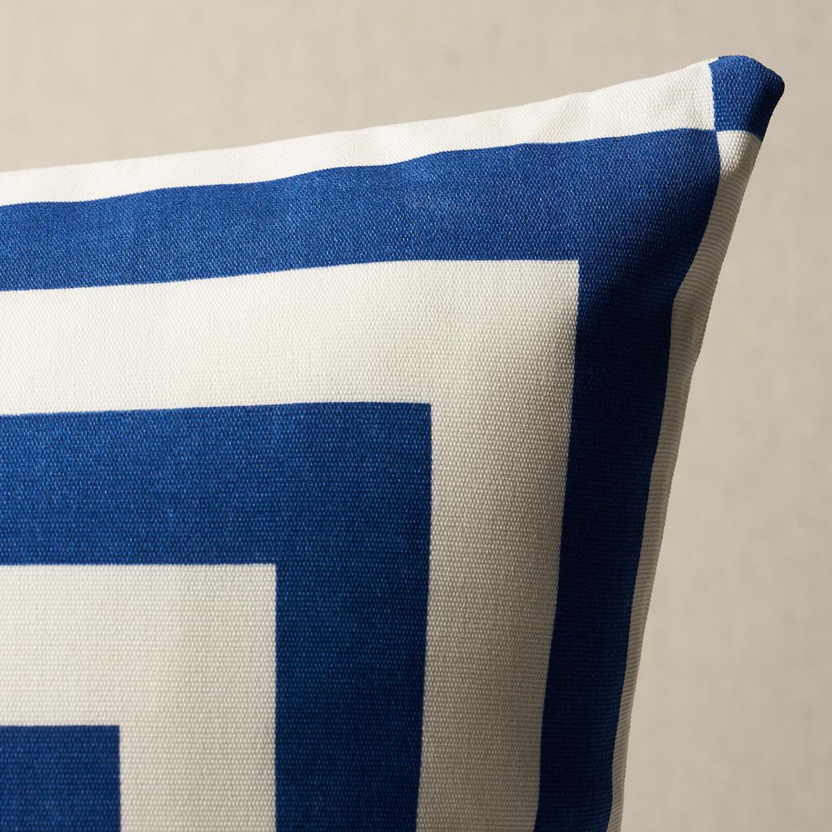 Roxbury I/O Pillow_NAVY