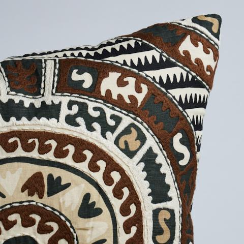 Corfu Pillow_BLACK NEUTRAL