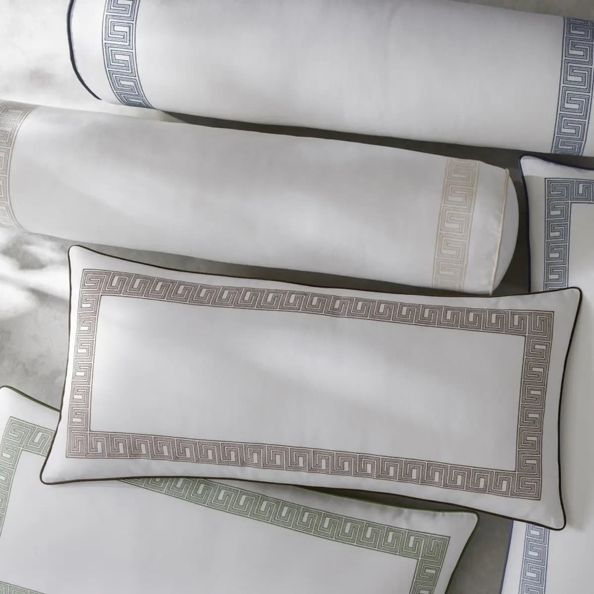 Ophelia Pique Pillow Cover_ CLOVER