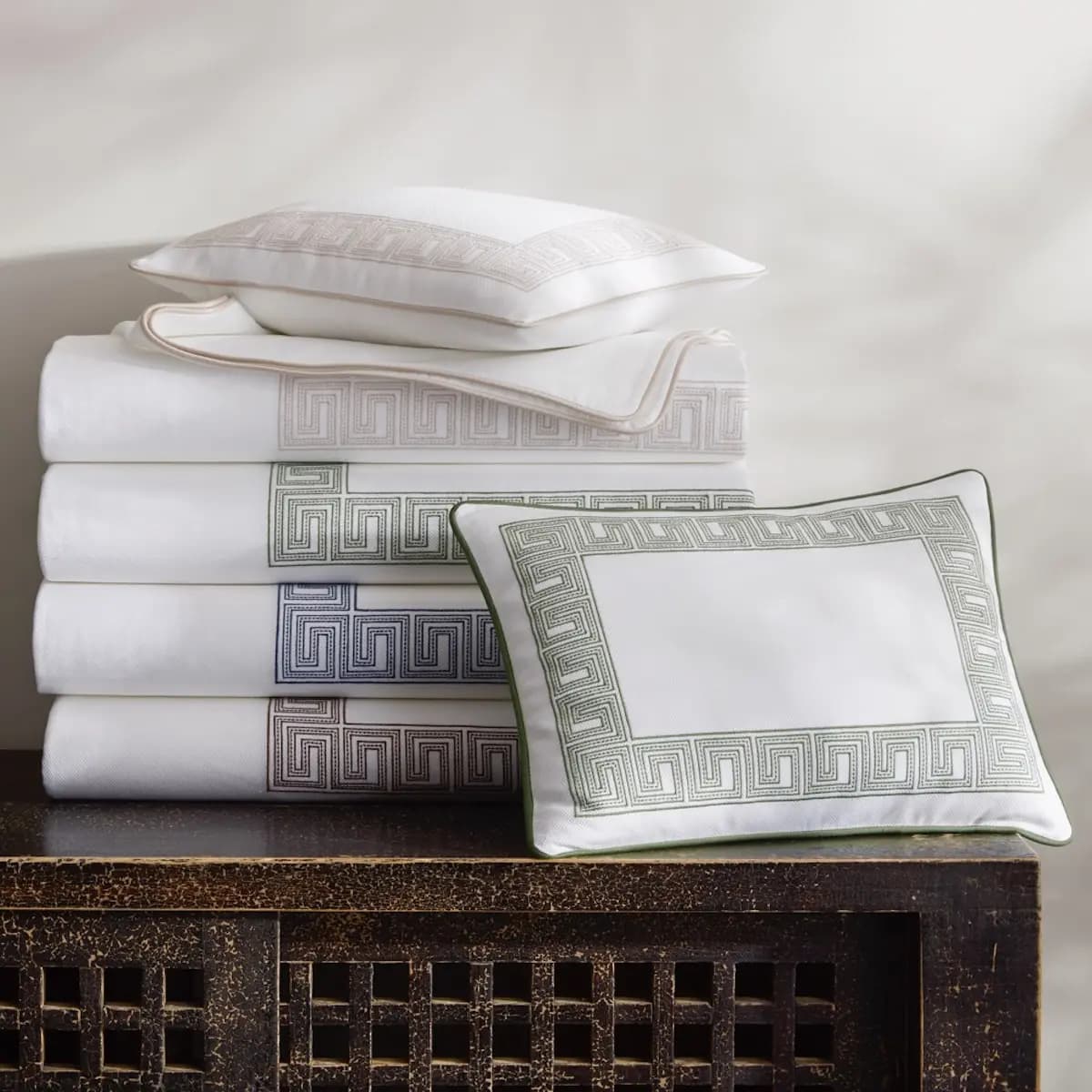 Ophelia Pique Pillow Cover_ CLOVER