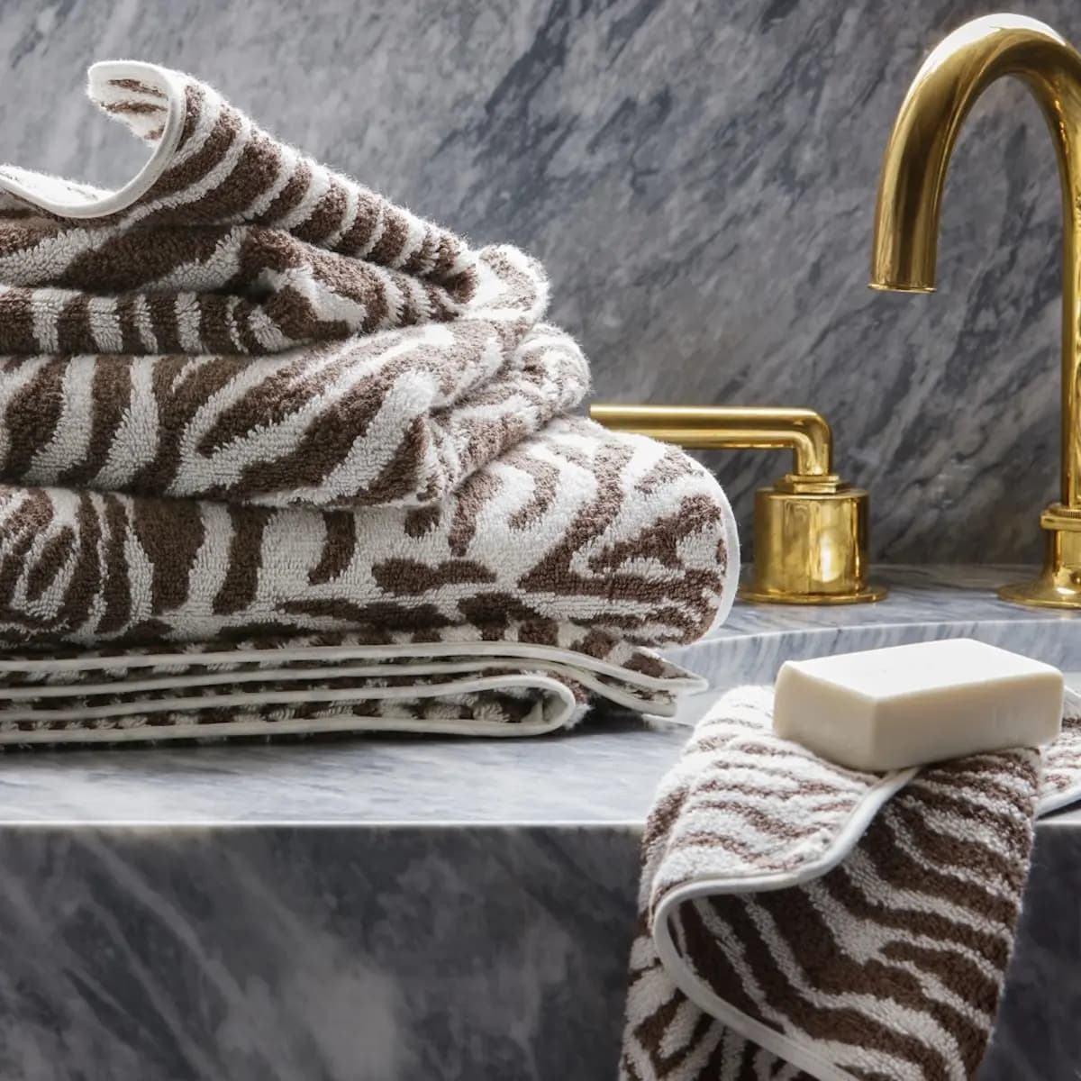 Regine Bath_ SABLE