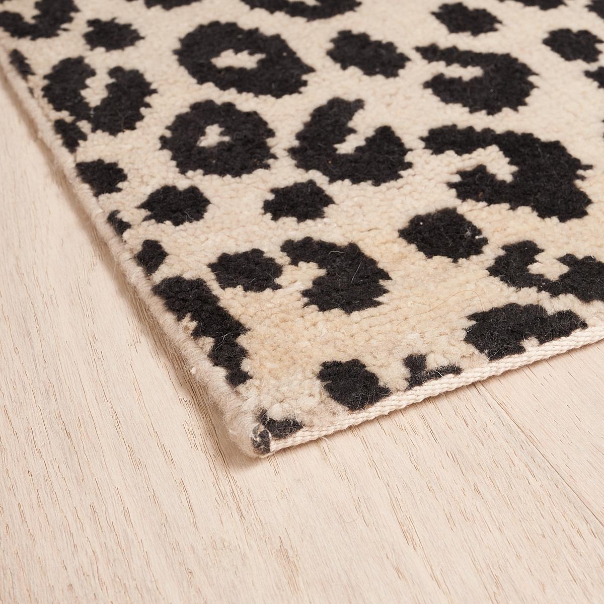 Iconic Leopard Hand-Knotted Rug_GRAPHITE