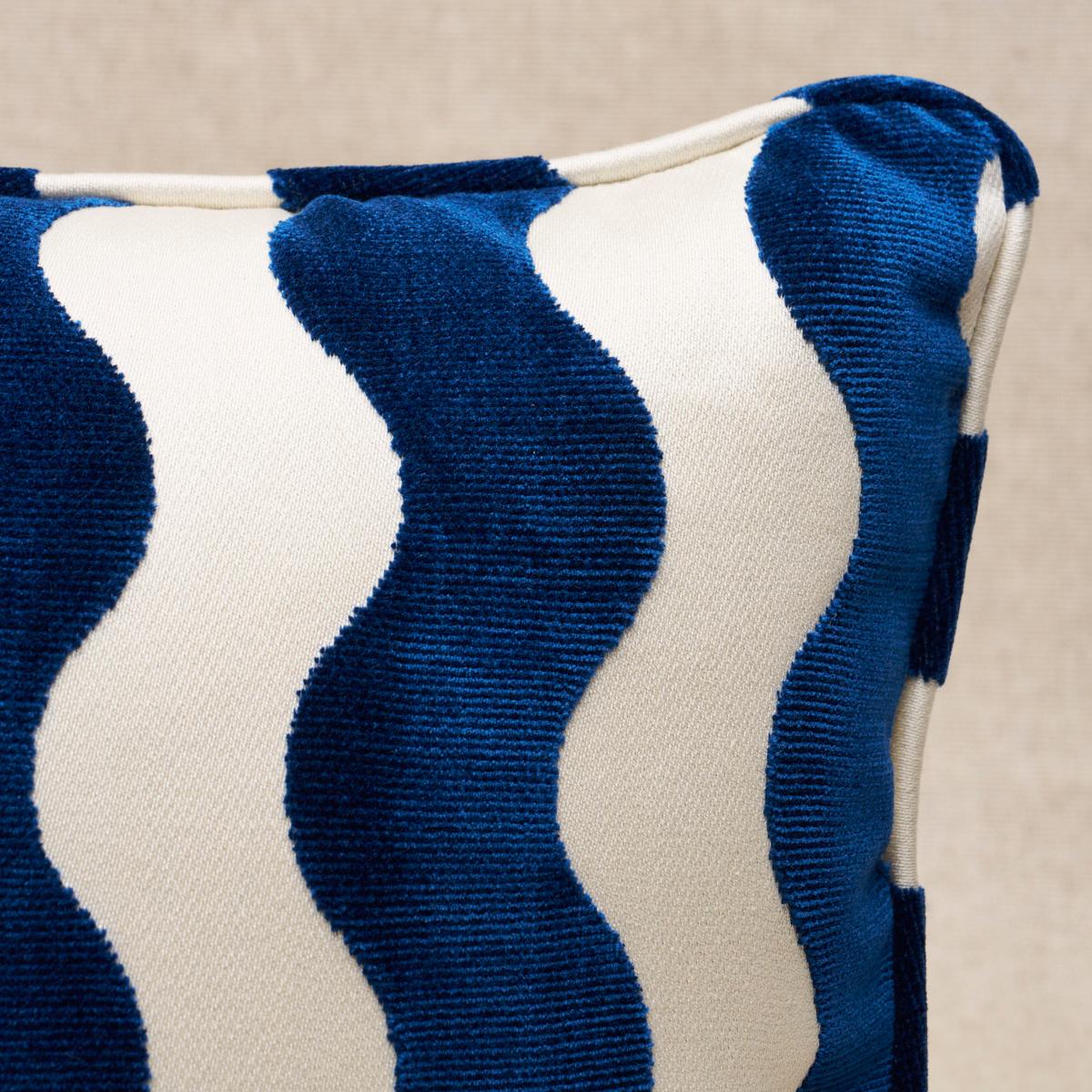 The Wave Pillow_NAVY