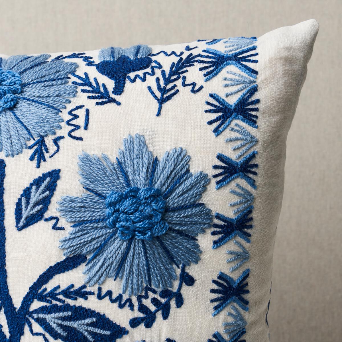 Marguerite Embroidery Pillow_SKY