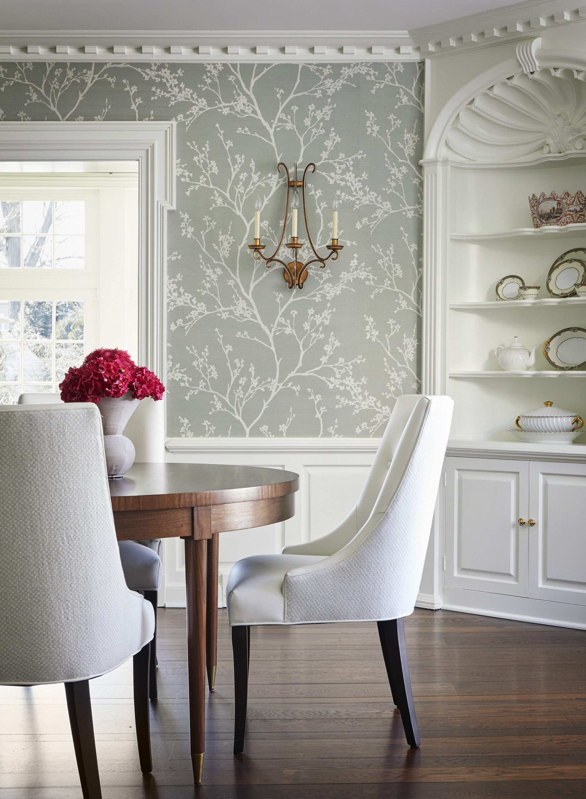 Schumacher Twiggy Vinyl Wallpaper. Design by Amy Katheiser Design, Photo by Werner Straube